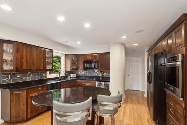 1017 Dawes Street, Libertyville, IL 60048