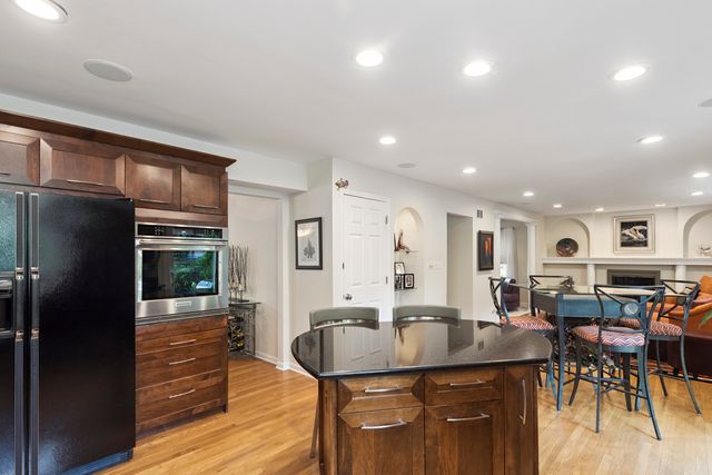 1017 Dawes Street, Libertyville, IL 60048