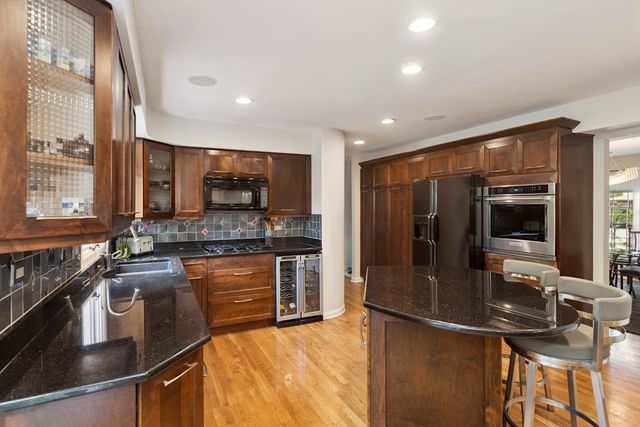 1017 Dawes Street, Libertyville, IL 60048