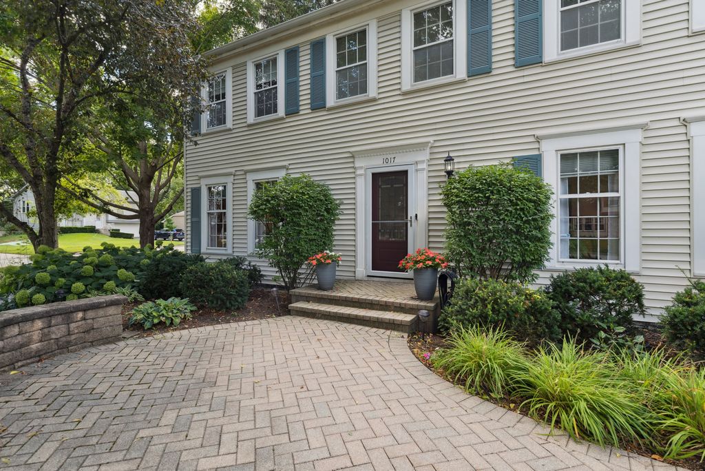 1017 Dawes Street, Libertyville, IL 60048