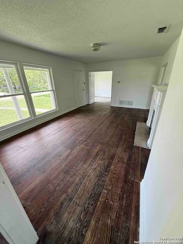 703 ALEXANDER HAMILTON DR, San Antonio, TX 78228