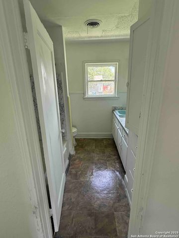 703 ALEXANDER HAMILTON DR, San Antonio, TX 78228