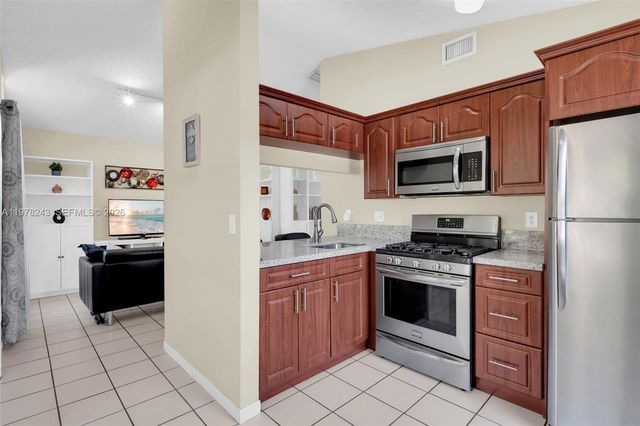 8751 SW 215th Ter, Cutler Bay, FL 33189