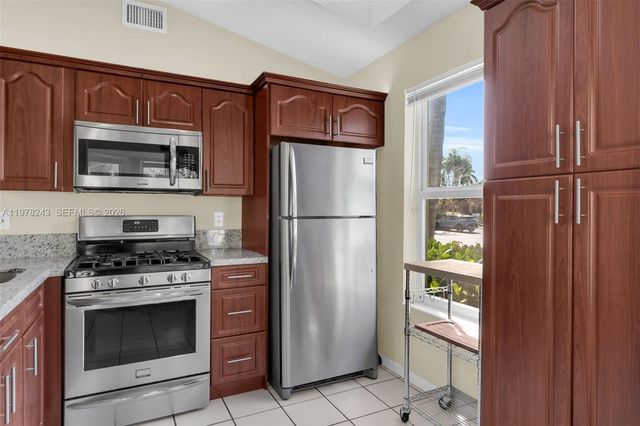 8751 SW 215th Ter, Cutler Bay, FL 33189