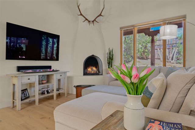839 Camino Francisca, Santa Fe, NM 87506
