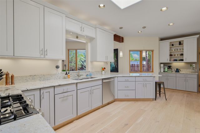 839 Camino Francisca, Santa Fe, NM 87506
