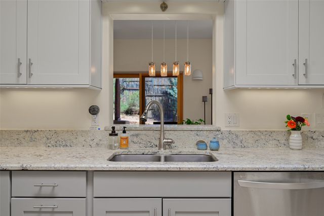 839 Camino Francisca, Santa Fe, NM 87506