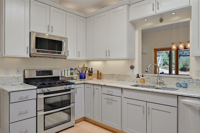 839 Camino Francisca, Santa Fe, NM 87506