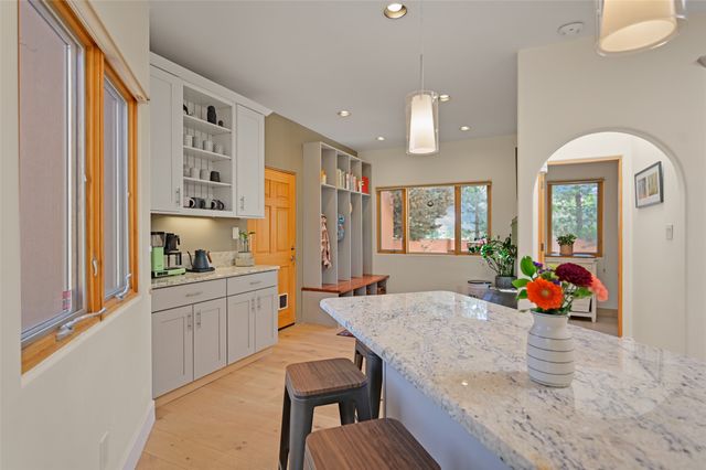 839 Camino Francisca, Santa Fe, NM 87506
