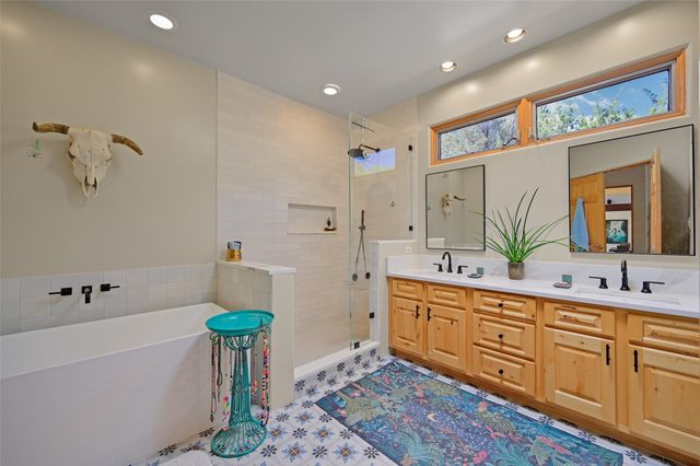 839 Camino Francisca, Santa Fe, NM 87506
