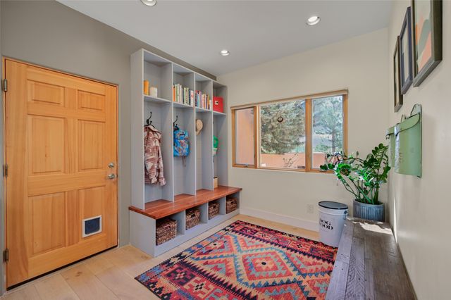 839 Camino Francisca, Santa Fe, NM 87506