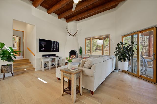 839 Camino Francisca, Santa Fe, NM 87506