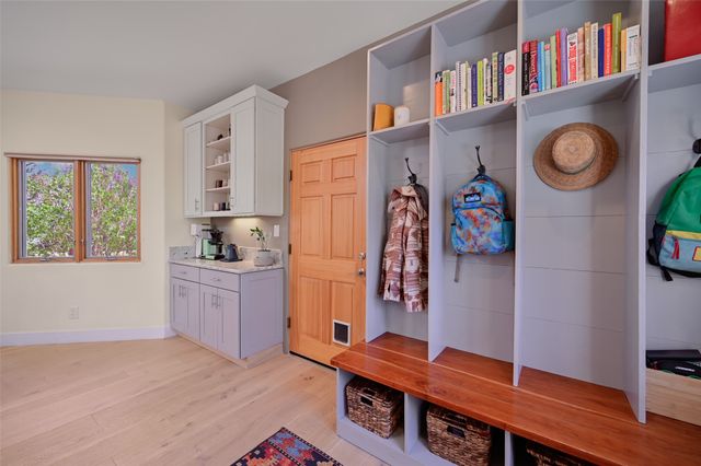 839 Camino Francisca, Santa Fe, NM 87506