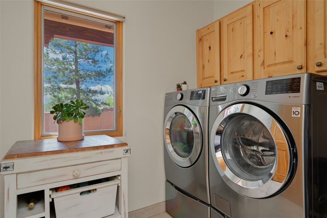839 Camino Francisca, Santa Fe, NM 87506