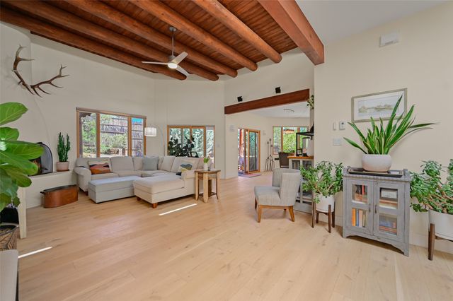 839 Camino Francisca, Santa Fe, NM 87506
