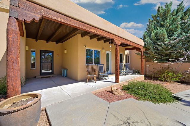 839 Camino Francisca, Santa Fe, NM 87506