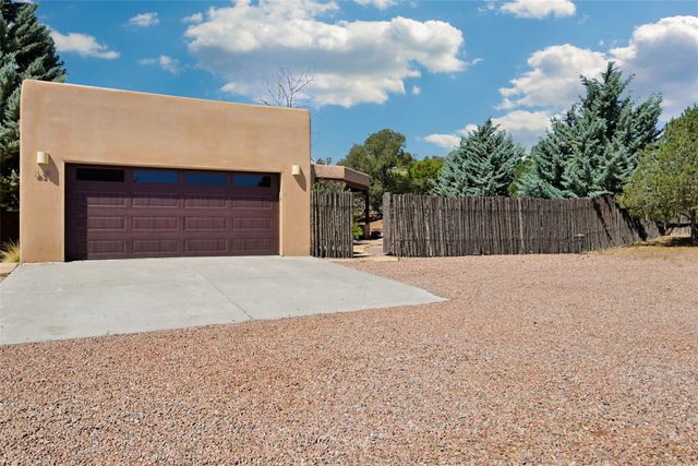 839 Camino Francisca, Santa Fe, NM 87506