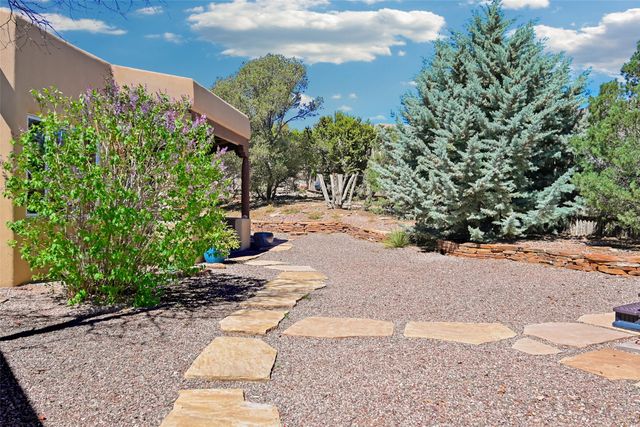 839 Camino Francisca, Santa Fe, NM 87506