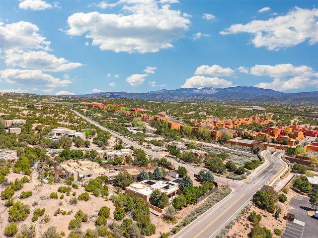 839 Camino Francisca, Santa Fe, NM 87506