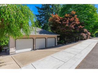 747 Se 27TH St, Gresham, OR 97080