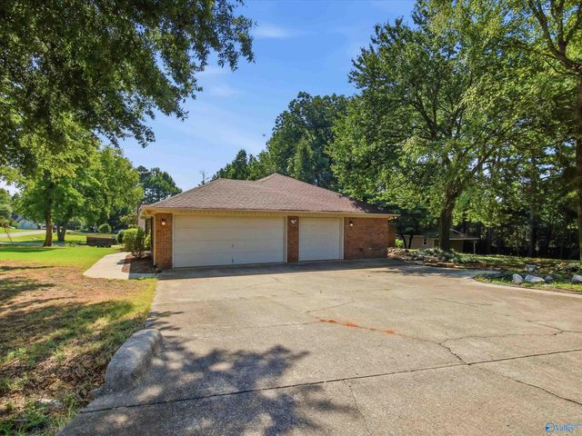 220 Bent Oak Circle, Harvest, AL 35749