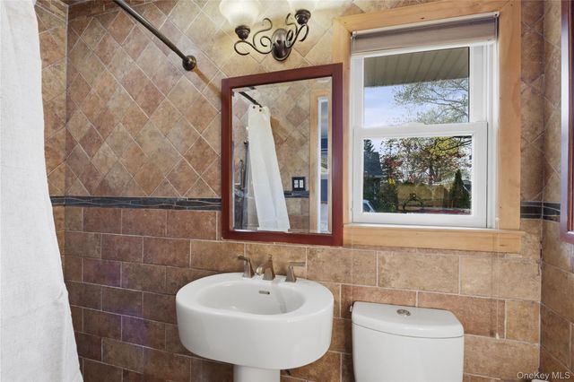 2489 Eileen Road, Oceanside, NY 11572