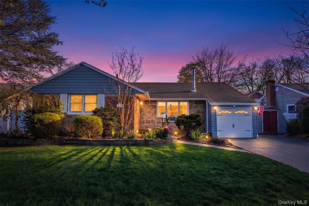 2489 Eileen Road, Oceanside, NY 11572