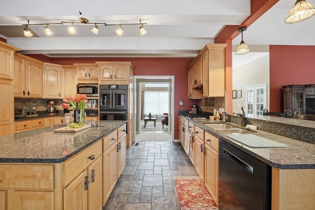 25 Winding Brook Ln., East Longmeadow, MA 01028