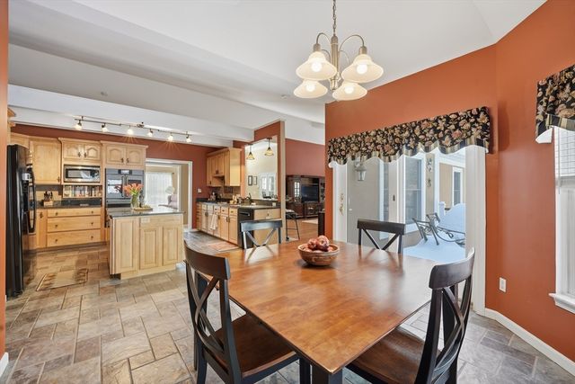 25 Winding Brook Ln., East Longmeadow, MA 01028