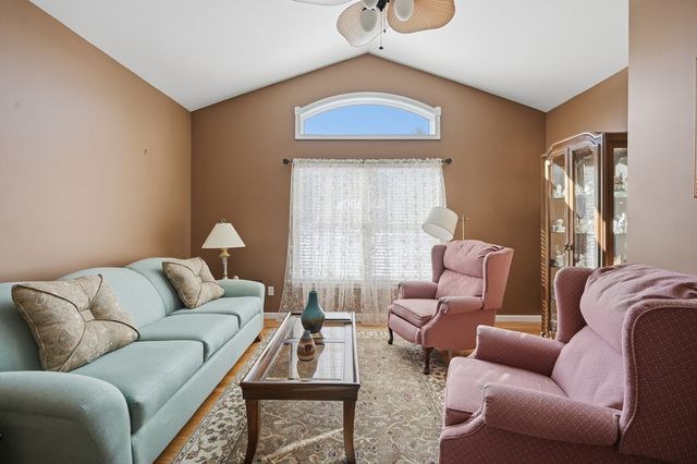 25 Winding Brook Ln., East Longmeadow, MA 01028