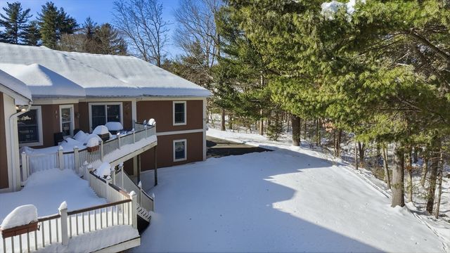 25 Winding Brook Ln., East Longmeadow, MA 01028