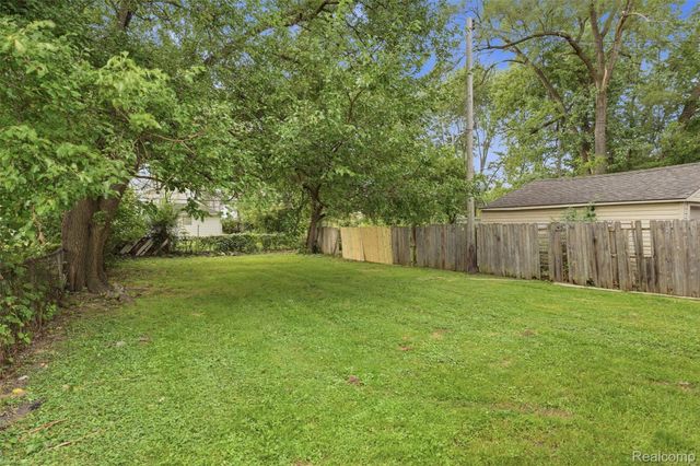 7552 WESTMINSTER Avenue, Warren, MI 48091