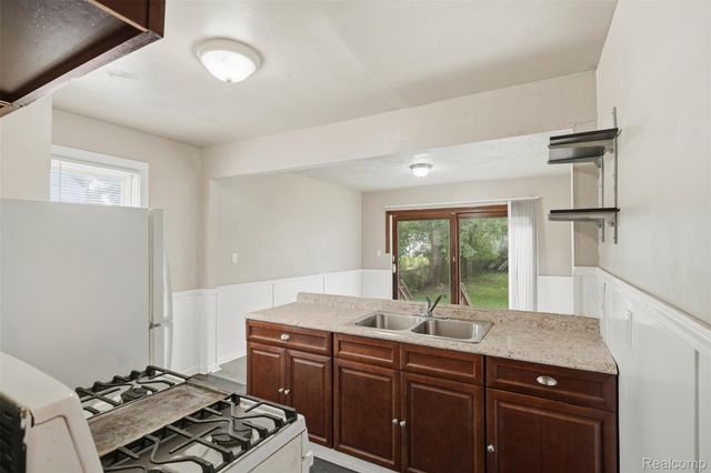 7552 WESTMINSTER Avenue, Warren, MI 48091