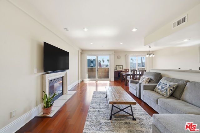 147 N Berendo Street 301, Los Angeles, CA 90004