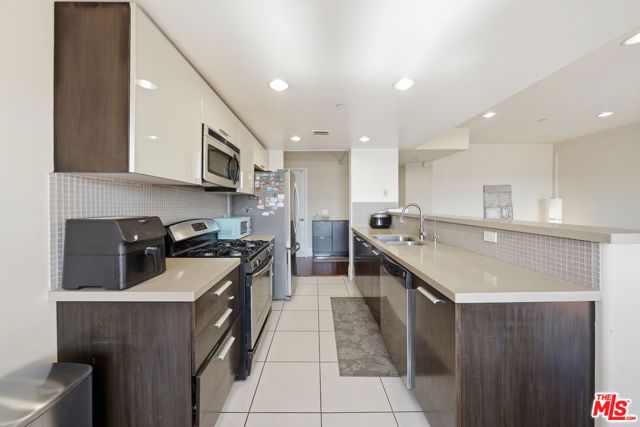 147 N Berendo Street 301, Los Angeles, CA 90004