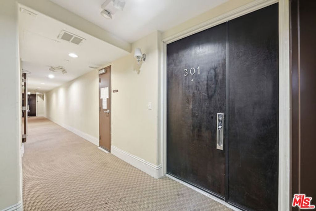 147 N Berendo Street 301, Los Angeles, CA 90004