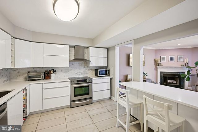 111 WAGONWHEEL CT, Marlton, NJ 08053