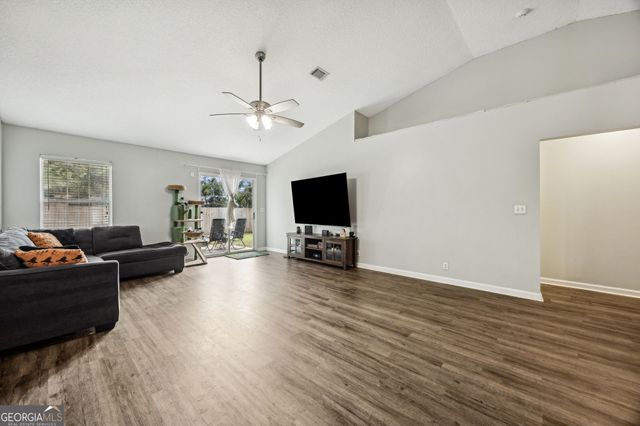 102 Lake Wisteria Court, Kingsland, GA 31548