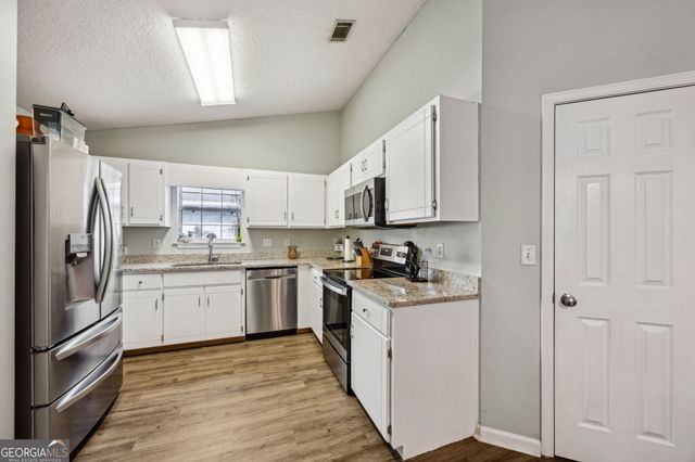 102 Lake Wisteria Court, Kingsland, GA 31548