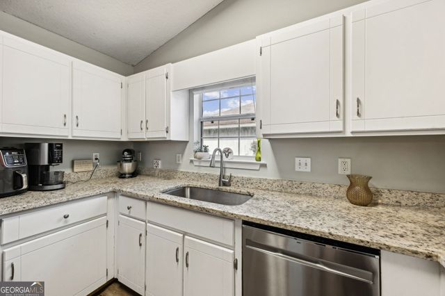 102 Lake Wisteria Court, Kingsland, GA 31548