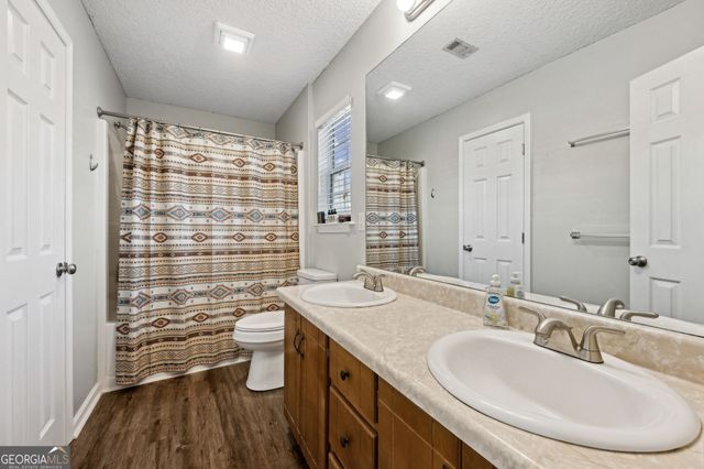 102 Lake Wisteria Court, Kingsland, GA 31548