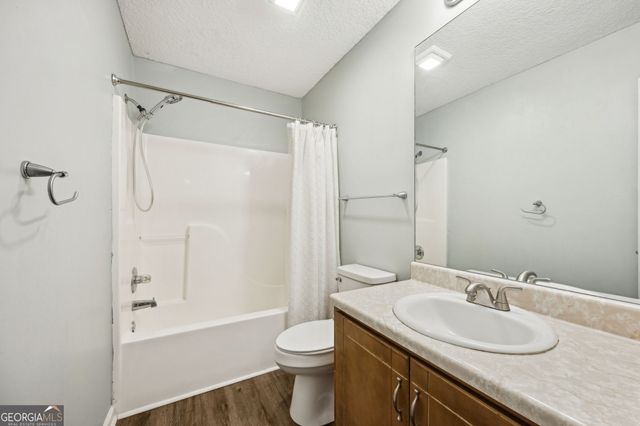 102 Lake Wisteria Court, Kingsland, GA 31548