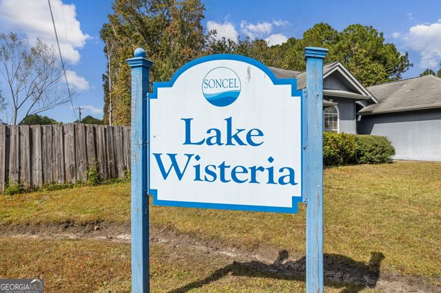 102 Lake Wisteria Court, Kingsland, GA 31548