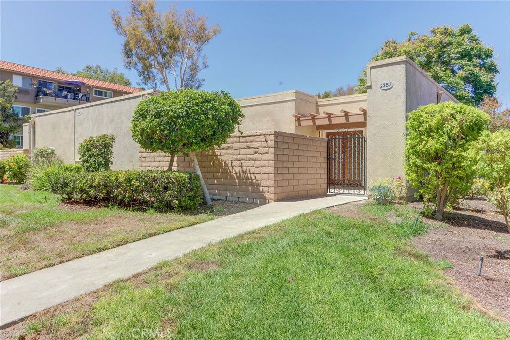 2357 Via Mariposa E D, Laguna Woods, CA 92637 — exterior