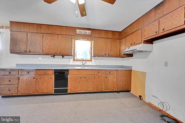 703 E CHESTNUT ST, Hegins, PA 17938