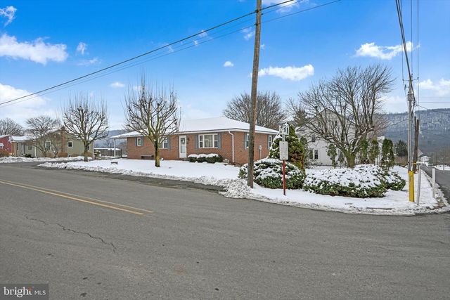 703 E CHESTNUT ST, Hegins, PA 17938