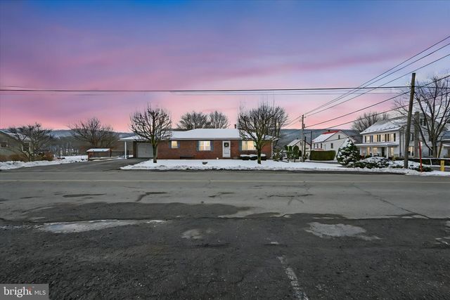 703 E CHESTNUT ST, Hegins, PA 17938