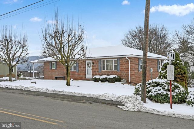 703 E CHESTNUT ST, Hegins, PA 17938