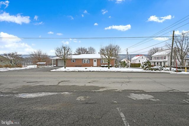 703 E CHESTNUT ST, Hegins, PA 17938