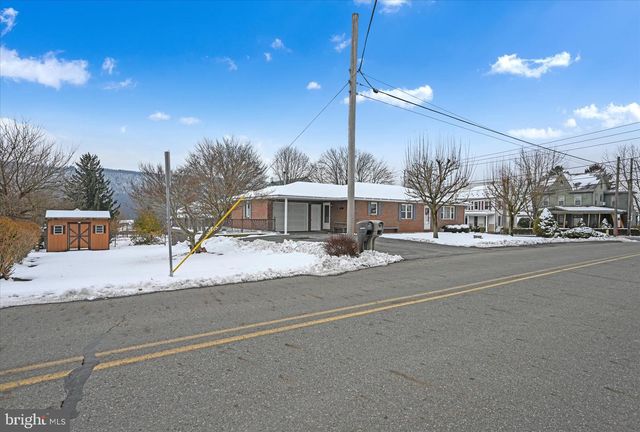 703 E CHESTNUT ST, Hegins, PA 17938